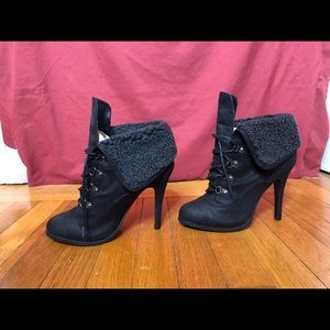 Shoes size 7.5 slim fit. Never warn, no box